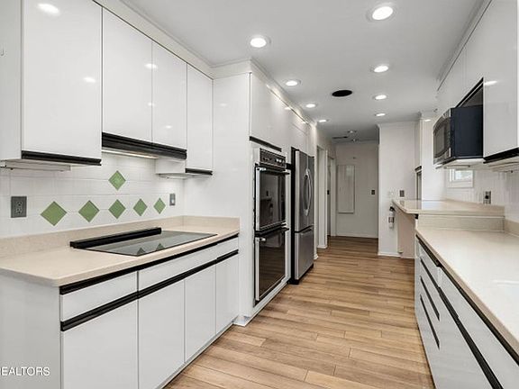5th image of 207 Dorchester Ct