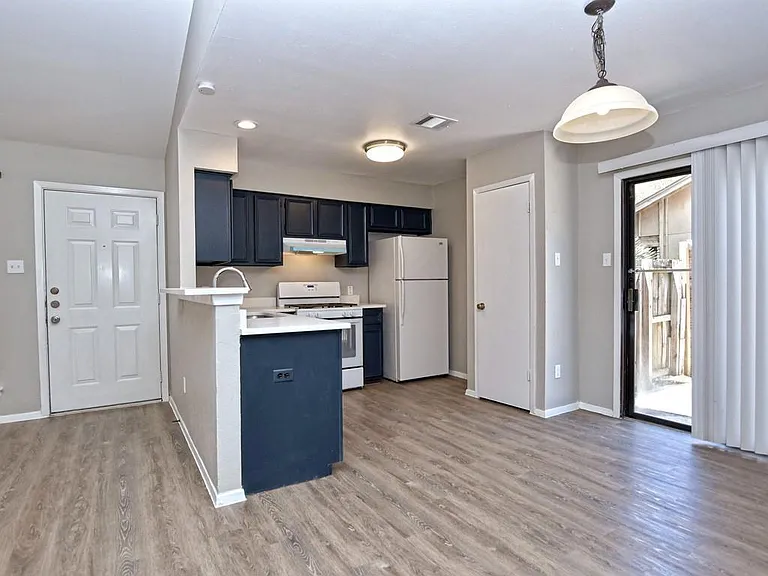 2408 Berkett Dr #B — Photo 5