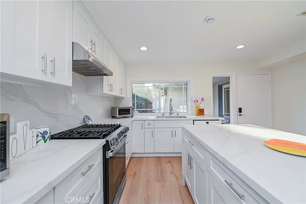 3 bed, 1600 sqft, $5,000 — Photo 1