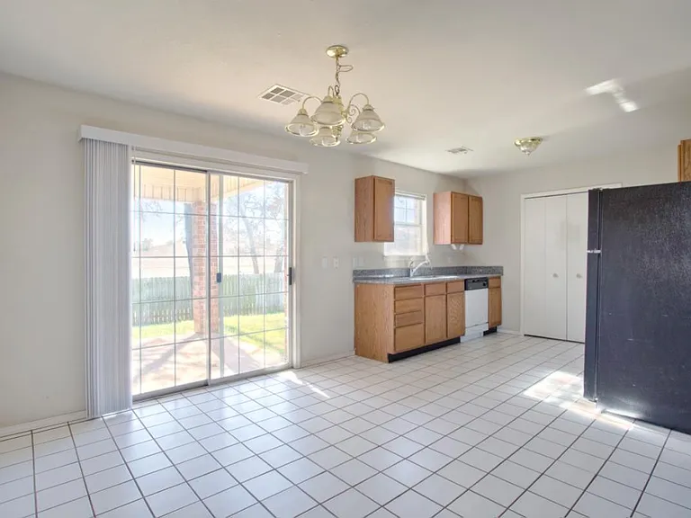 1028 Pinelake Ct — Photo 13