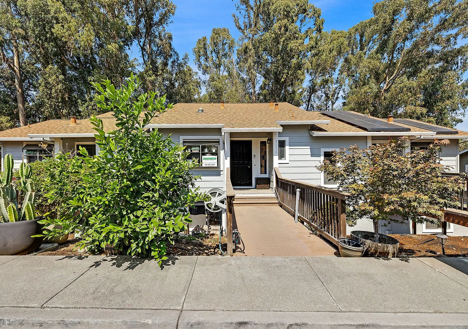 Large, Remodeled 3Bed/2.5Ba Townhome in Hayward Gated Community — Photo 1