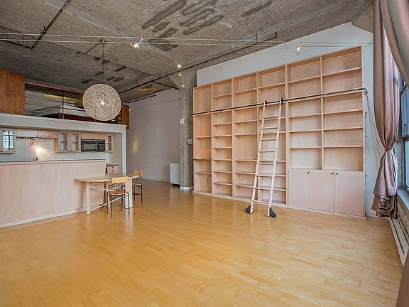 4th image of 601 4th St Unit 226