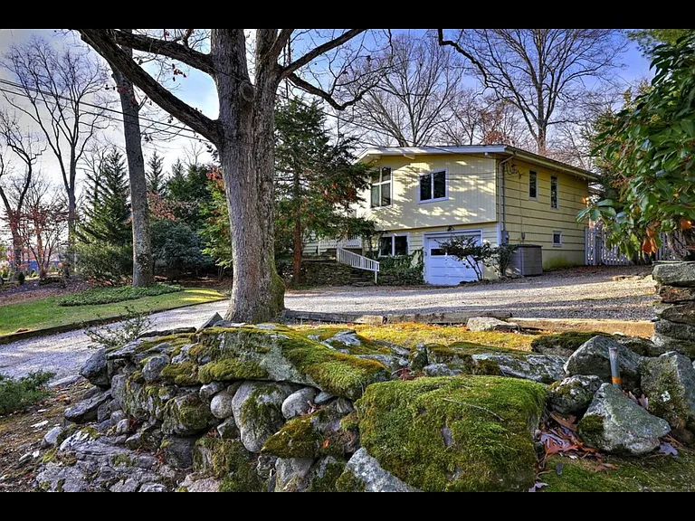 14 Long Lots Rd — Photo 1