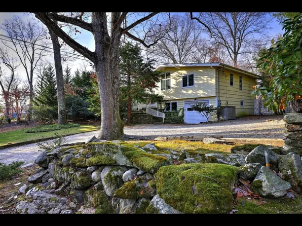 14 Long Lots Rd, Westport, CT 06880