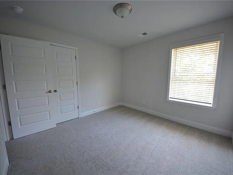 547 Hellen Valley Dr — Photo 38
