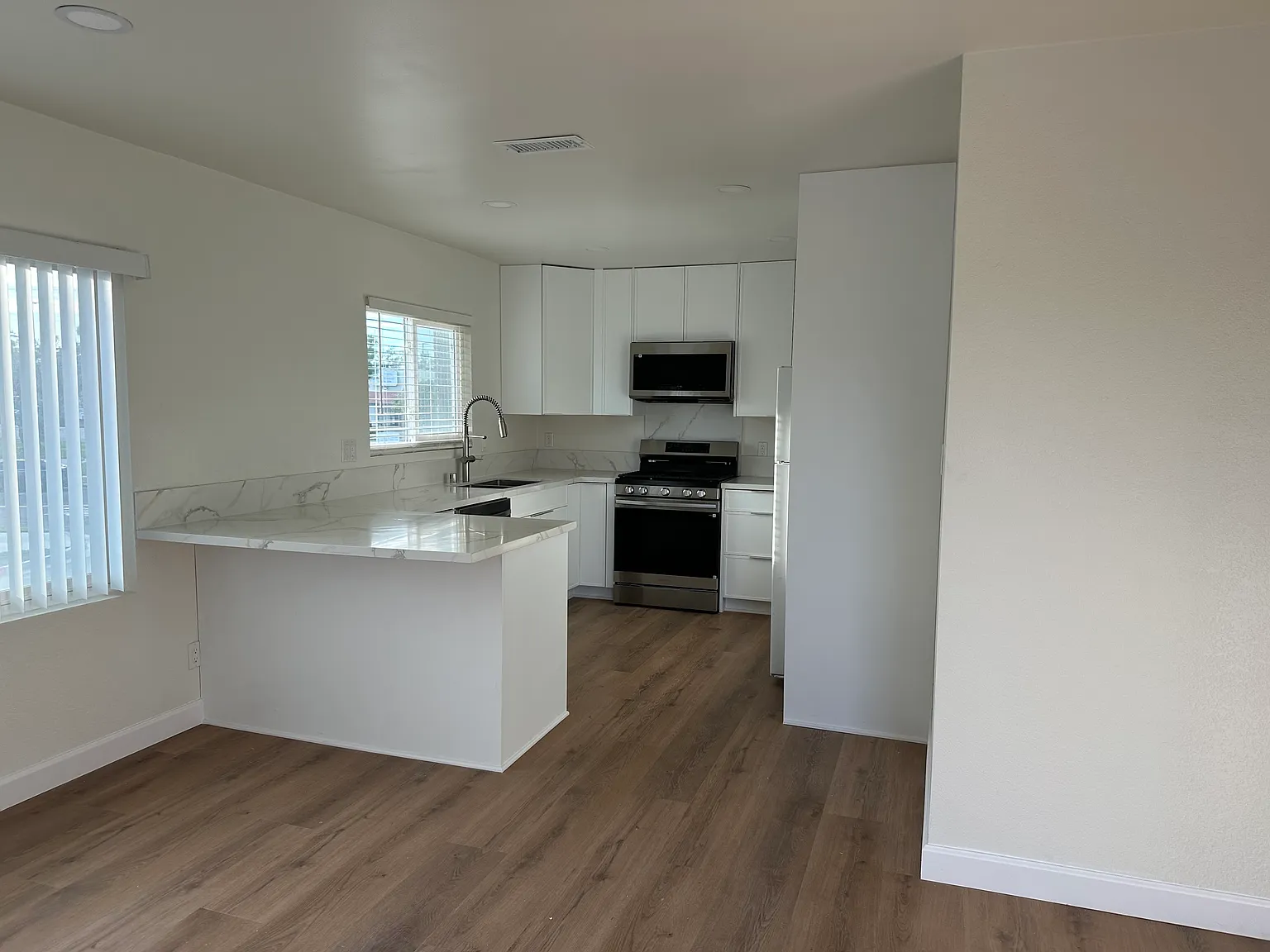 2 bed, 875 sqft, $2,875 — Photo 2