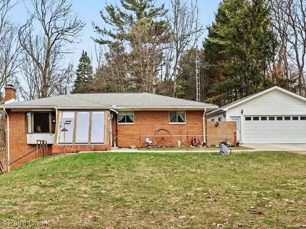 1592 Indianwood Rd, Lake Orion, MI 48362
