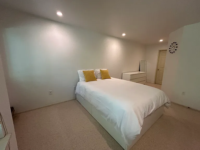 1270 Bellevue Way NE #4 — Photo 9