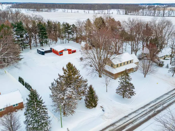 5942 Bluebush Rd, Monroe, MI 48162