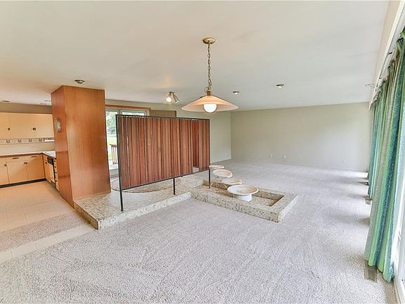 5th image of 655 Eleanora Dr