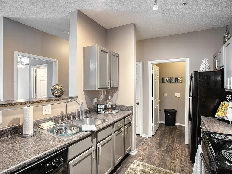 100 Huntley Apartment Dr — Photo 1