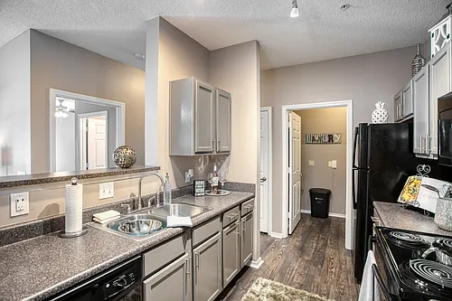 Huntley Apartments Photo 1