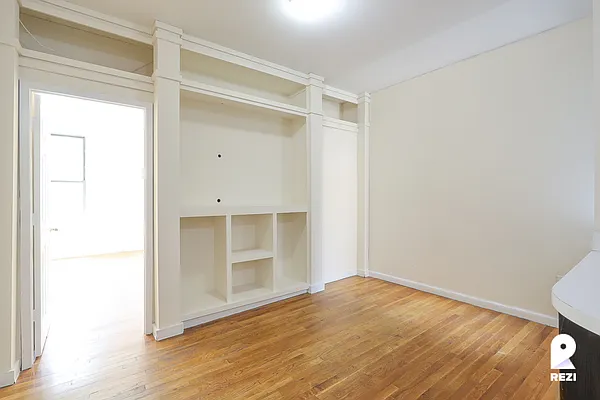 Rented by REZI | media 23