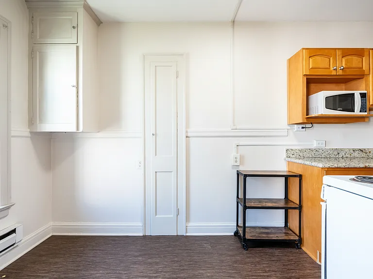 Davison Apartments — Photo 7