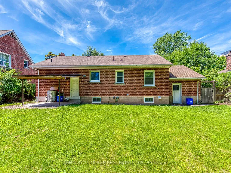 2048 Edinburgh Dr — Photo 25