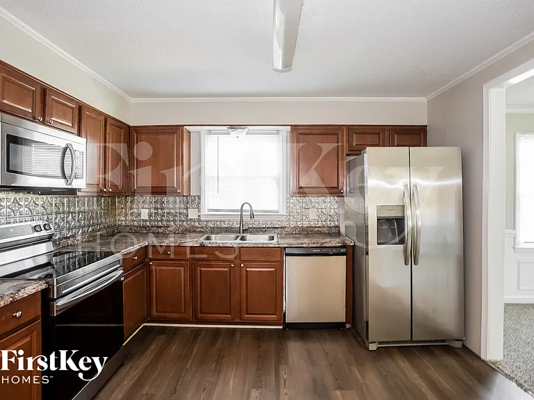 940 Ridgeway Dr — Photo 7