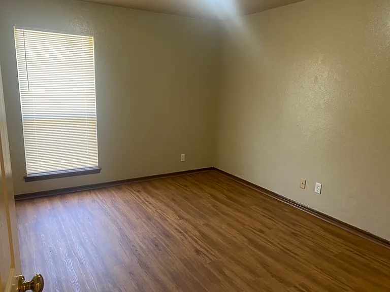 1026 Dustin Dr — Photo 12