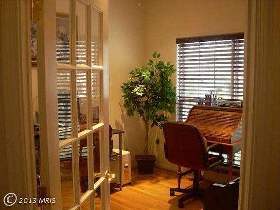 3rd image of 37 Smithfield Way