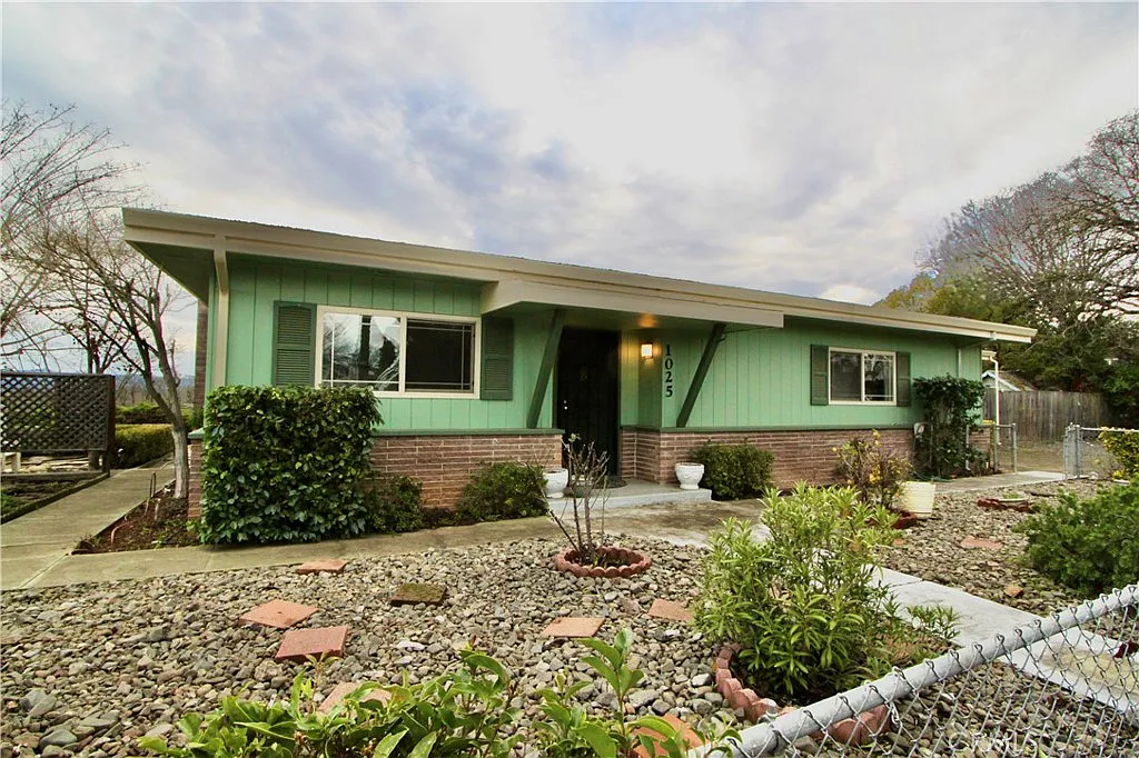 1025 Boggs Ln photo 1