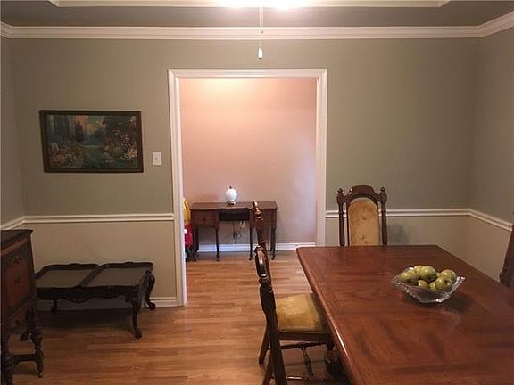 4th image of 4830 Plainview Rd