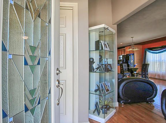 5th image of 304 Maltese Ct