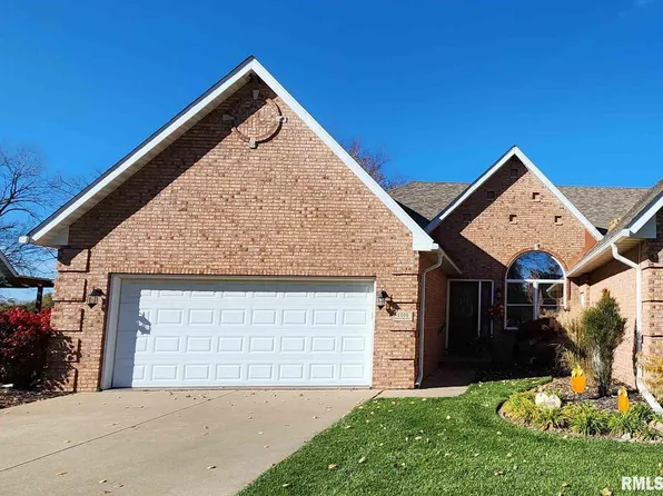 2005 Dane Kelsey Dr, Pekin, IL 61554