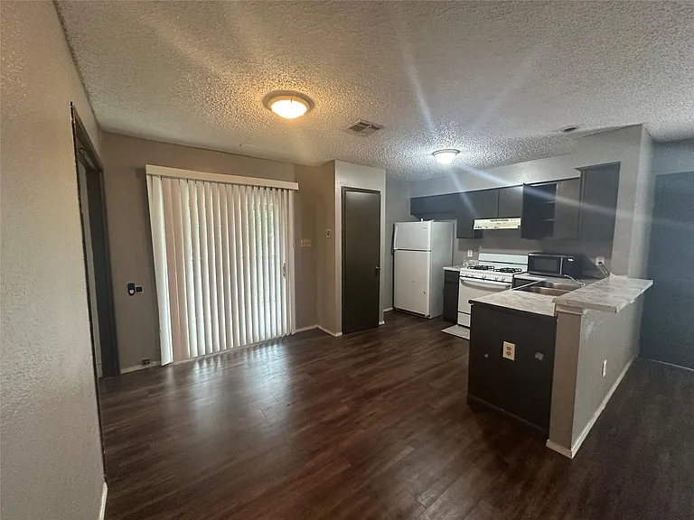 4910 Pepper Ln #D — Photo 22