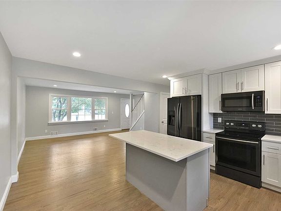 5th image of 441 Auborn Ave