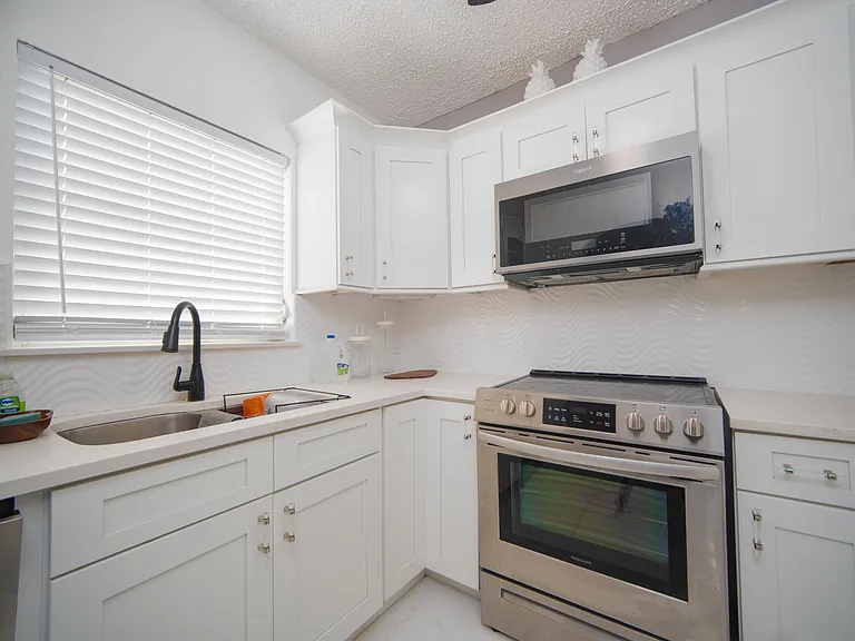 314 Saint John Qu — Photo 10