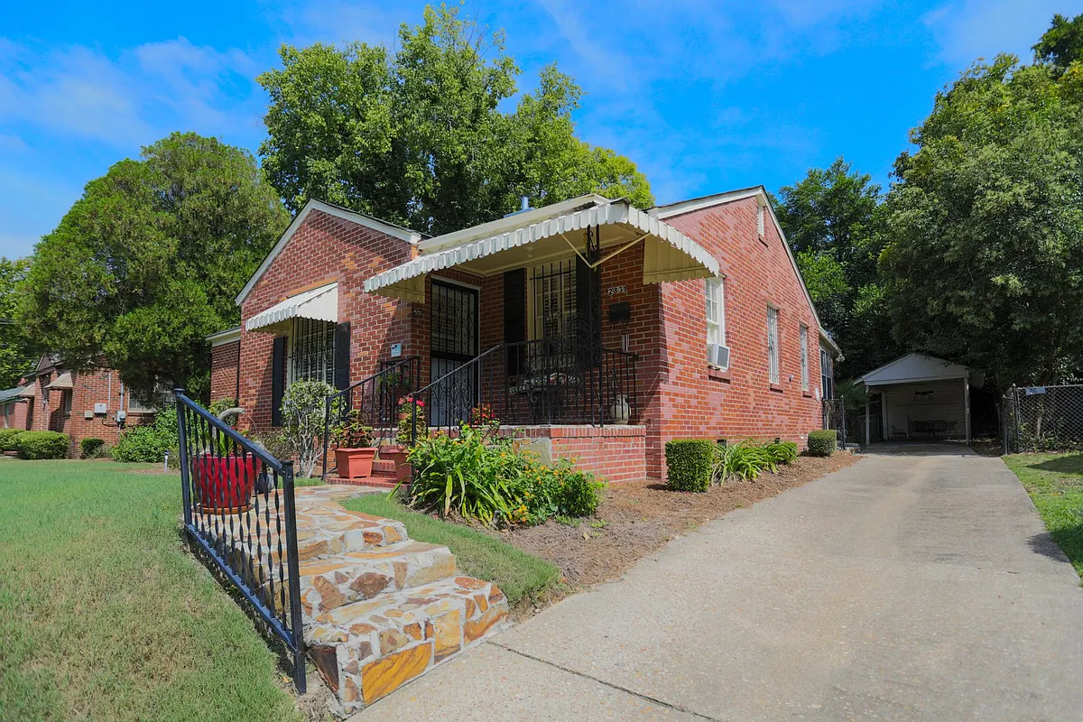Building Photo - 2831 Schaul St
