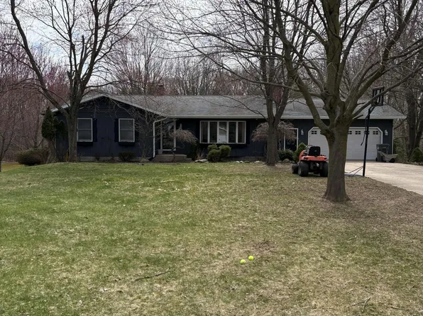 7492 W Orchard Cir, Fremont, MI 49412