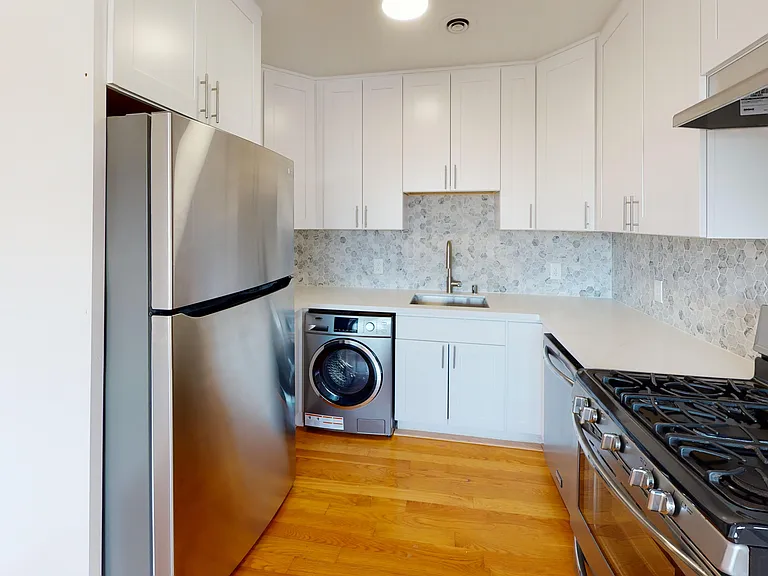 1040 Ashbury St — Photo 5