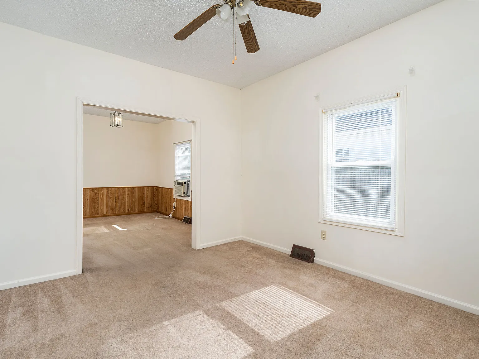 2 bed, 851 sqft, $1,350 — Photo 1