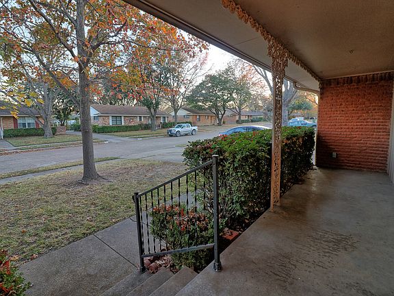 2nd image of 3813 Savannah Dr