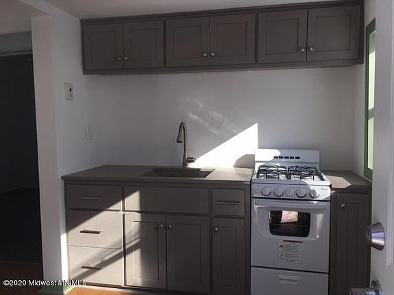 4th image of 408 Main Ave S