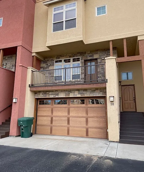 902 College Ave — Photo 1