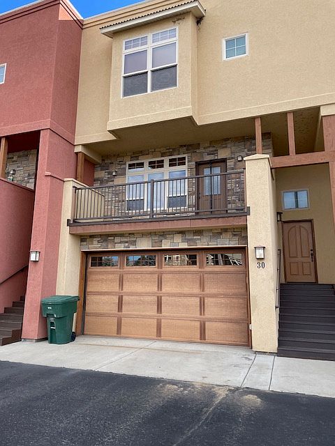 1st image of 902 College Ave