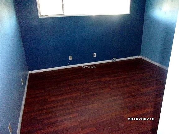 2nd image of 900 Baker Ave