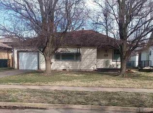 1006 S Bell Ave, Lyons, KS 67554