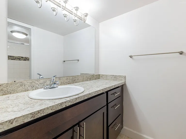 Whethersfield Apartments — Photo 28
