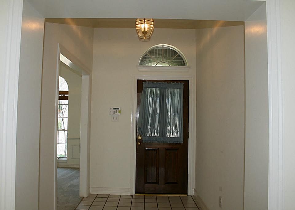 1st image of 2121 Country Club Dr