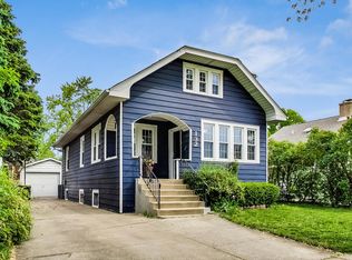 132 E Burlington St, Riverside, IL 60546