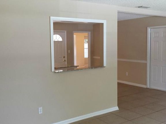 4th image of 1547 Tangerine St