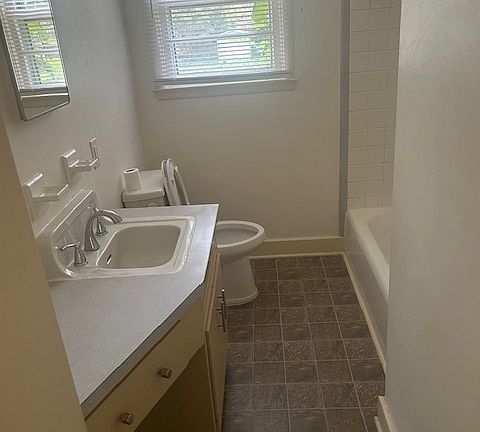 3rd image of 280 Redwood Ave