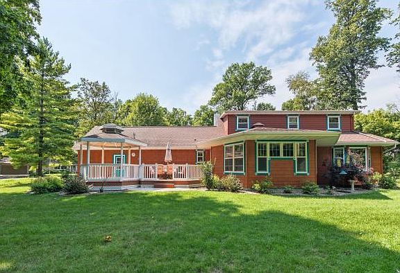 2nd image of 2608 Oakcrest Dr