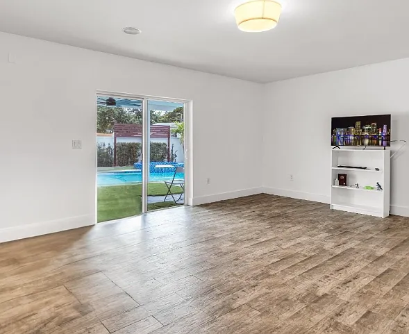 1040 N Royal Poinciana Blvd — Photo 4