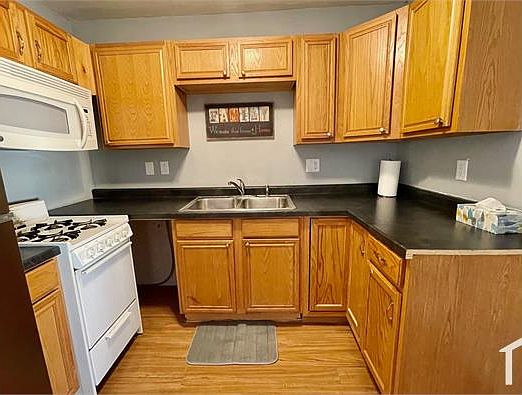 2nd image of 1330 16th Ave #2N