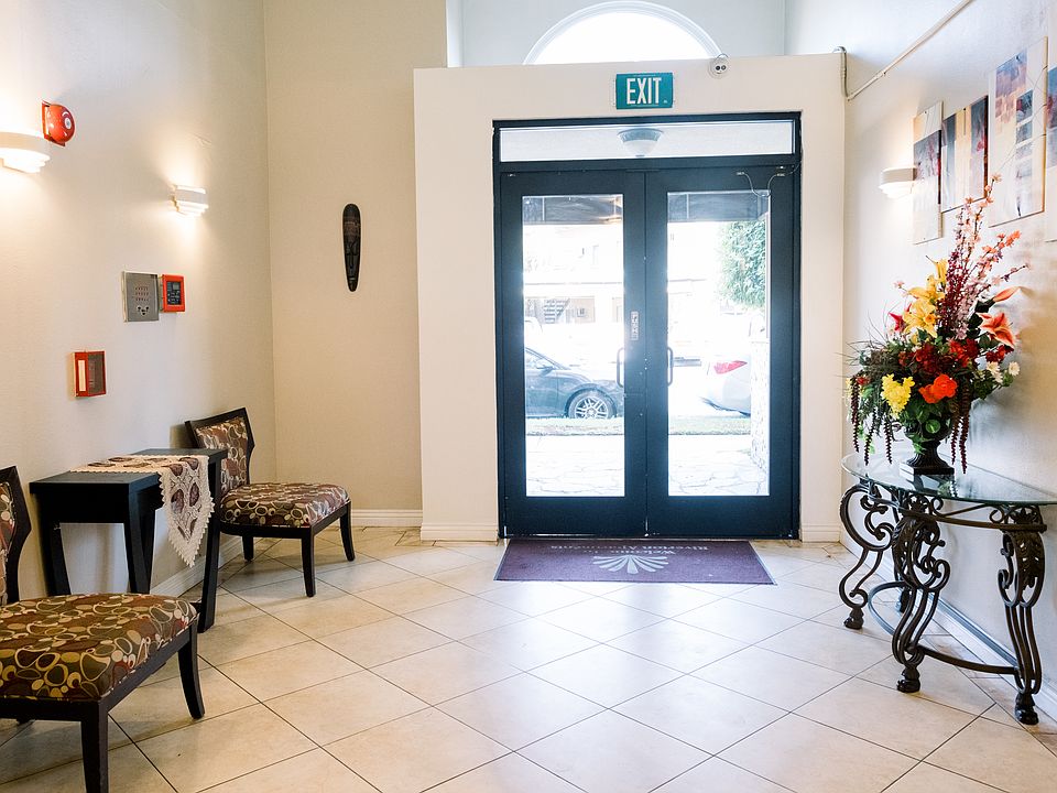 2nd image of 3925 Riverton Ave APT 101