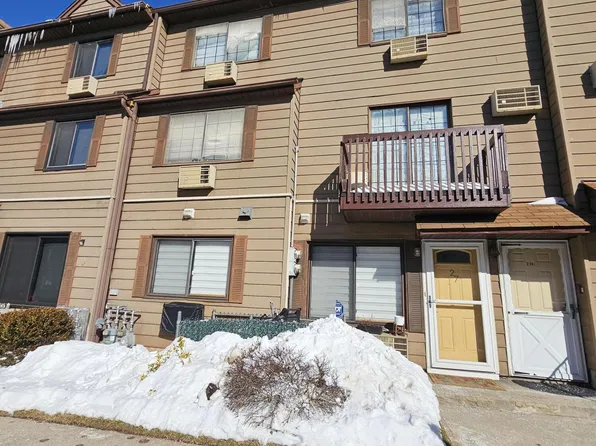 27A Daffodil Ln #102, Staten Island, NY 10314