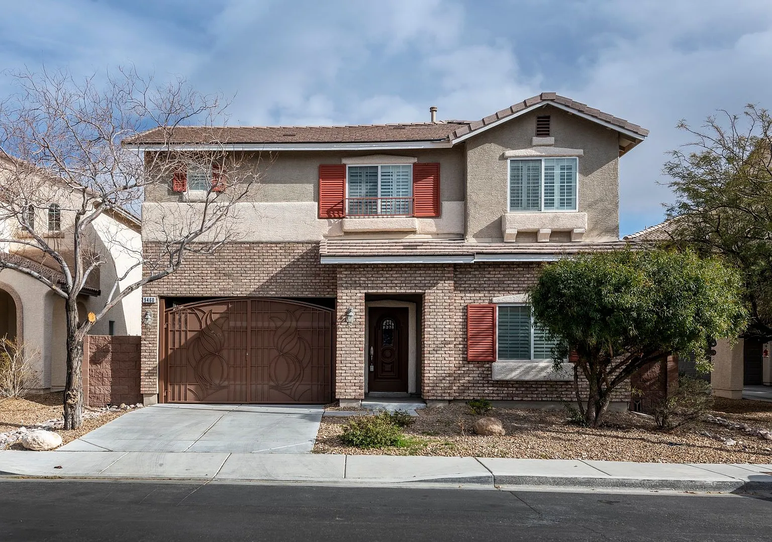 Large Beautiful Home — Photo 1